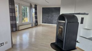 Wohnzimmer mit Kamin