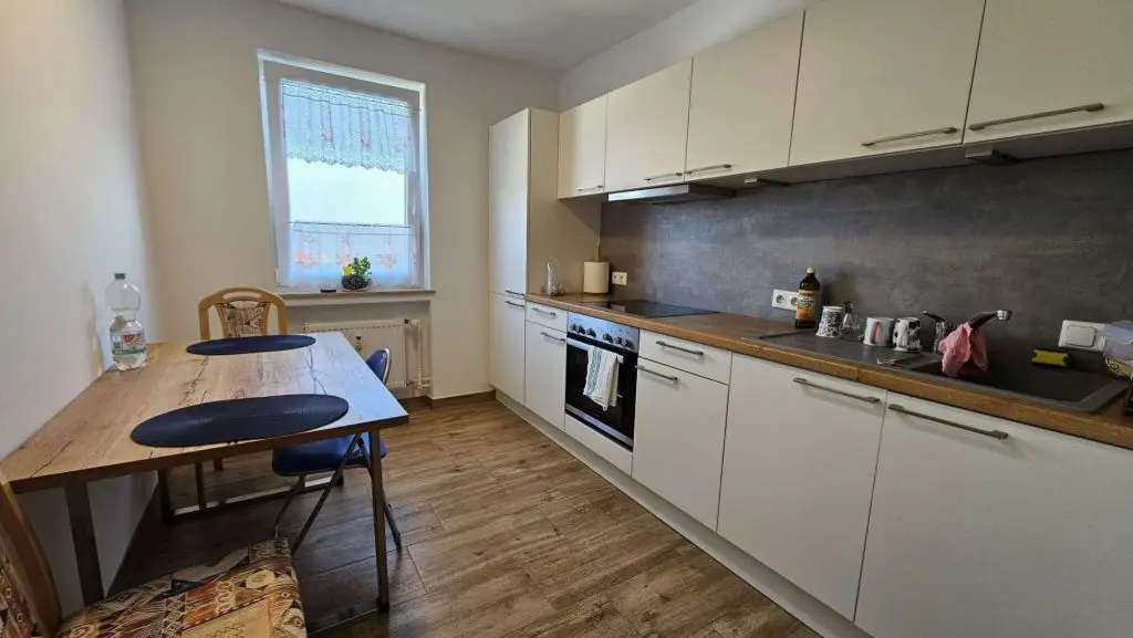 Einbauküche mit Sitzmgl.