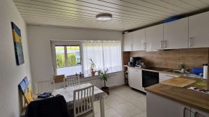 EBK mit Sitzmöglichkeit