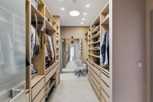 begehbarer Kleiderschrank