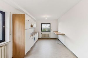 Küche mit Sitzmöglichkeit